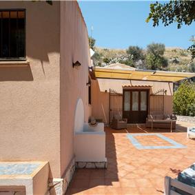 3 bedroom villa with pool and tennis court in Sicily, sleeps 6-8